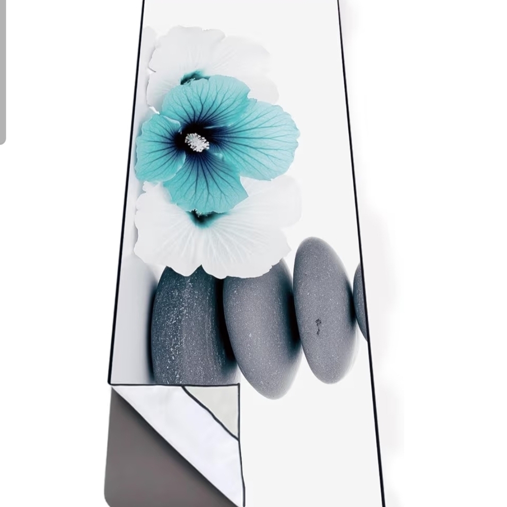 Qiyi Microfiber Yoga Mat Towel 70x26 Non-Slip Quick Dry Pebbles Blue Flower NEW